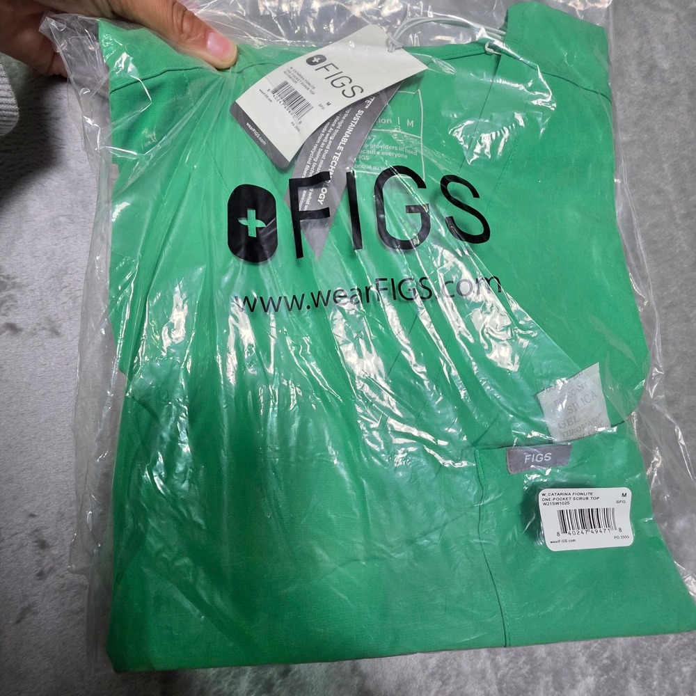 FIGS Catarina Fionlite One-Pocket Scrub Top Green W21SW1025 Medium NWT